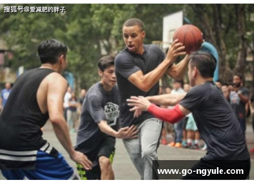 ng娱乐强森与NBA球星合影：巨人与球场的交汇